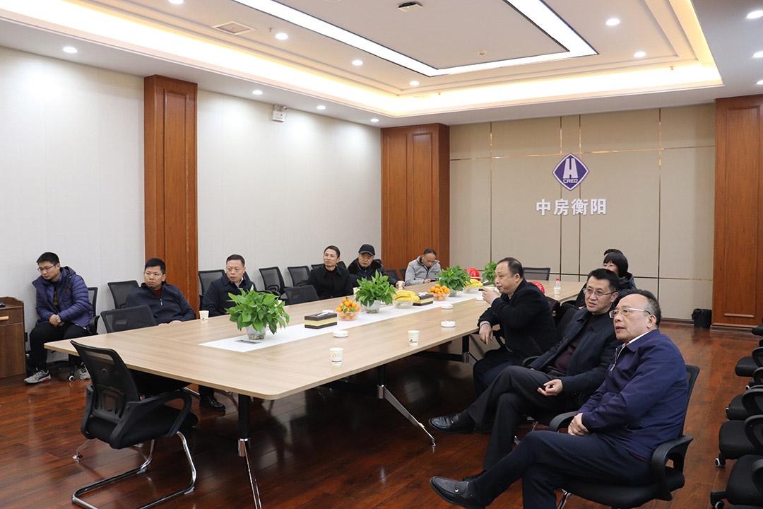 现场座谈会、观看项目宣传片.JPG